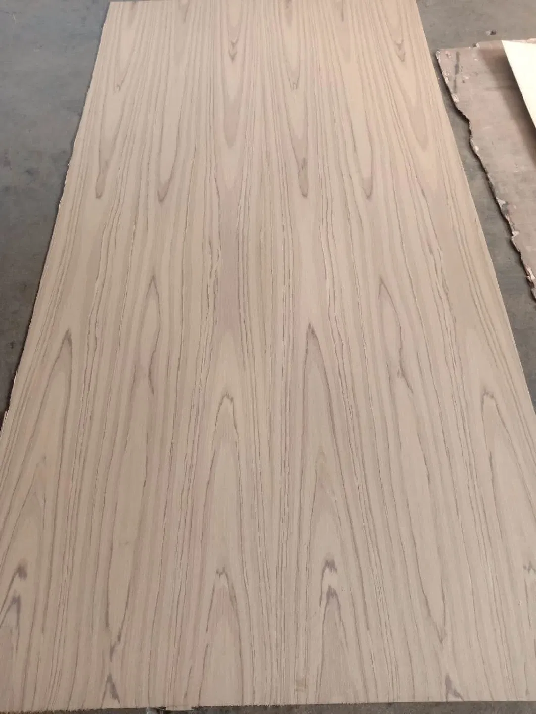 Thin Thickness Natural Red Oak Veneer Fancy Plywood/MDF for Decoration